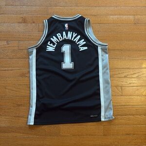 Spurs Wembanyama youth large jersey. Nike. Worn twice. Bought from Nike online